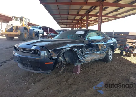 2017 Dodge Challenger Sxt z USA, uszkodzony, nr VIN 2C3CDZAG1HH640134